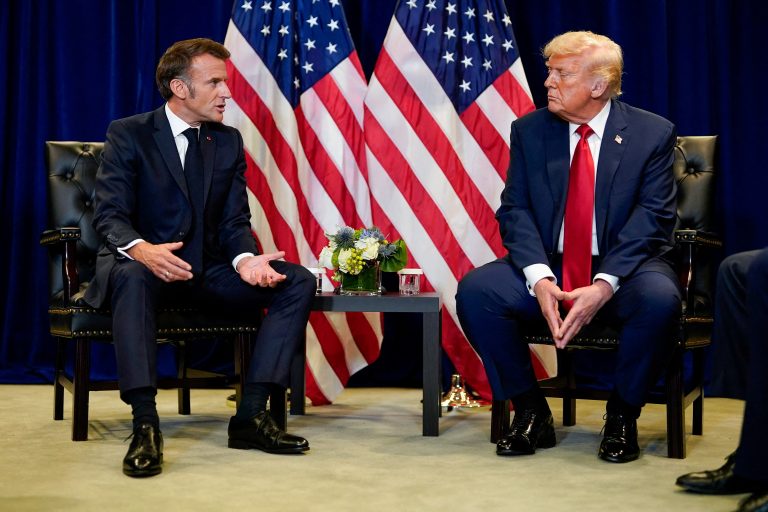 Emmanuel Macron (left) and Donald Trump. Foto: REUTERS/Al Drago