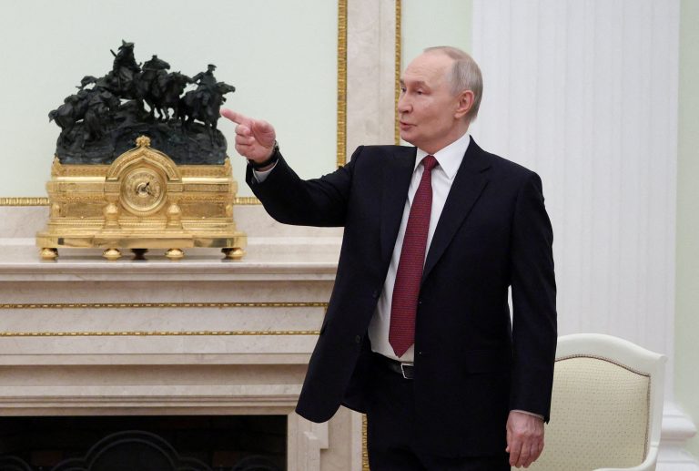 Putin začal s americkými vyslancami nočné rokovania o Ukrajine