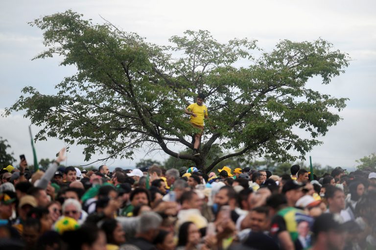 Blesk udrel do ľudí zhromaždených na podporu Bolsonara