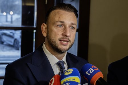 Vplyv Pellegriniho na stranu Hlas je. Ale iba v jeho odkaze, tvrdí Šutaj Eštok