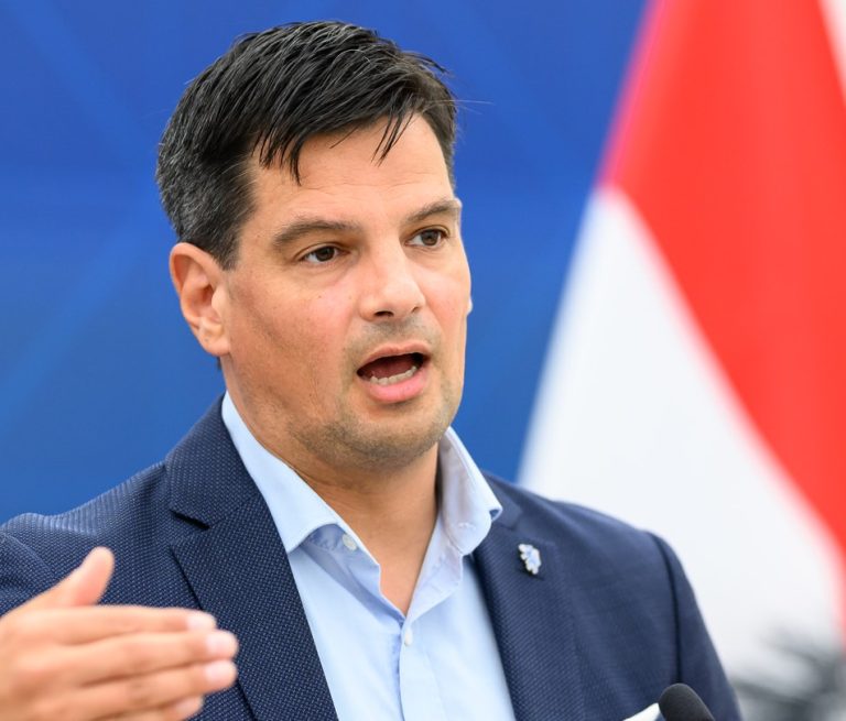 Hannes Amesbauer (FPÖ) sprach bei einer Diskussionsveranstaltung in Wien über die Reform der steirischen Sozialhilfe. Foto: Max Slovencik/APA-Images/APA