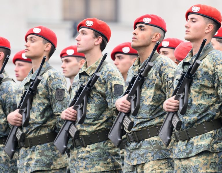 Bundesheer am Heldenplatz – neue Pläne sehen längeren Wehr- und Zivildienst vor. Foto: Max Slovencik/APA-Images/APA