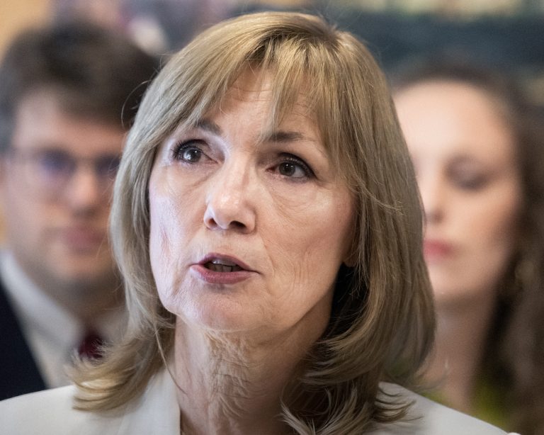 Dana Čahojová.