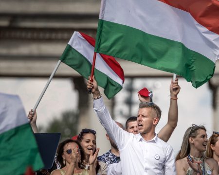 „Felvidék“ sa nevracia. Vracia sa politická naivita progresívcov