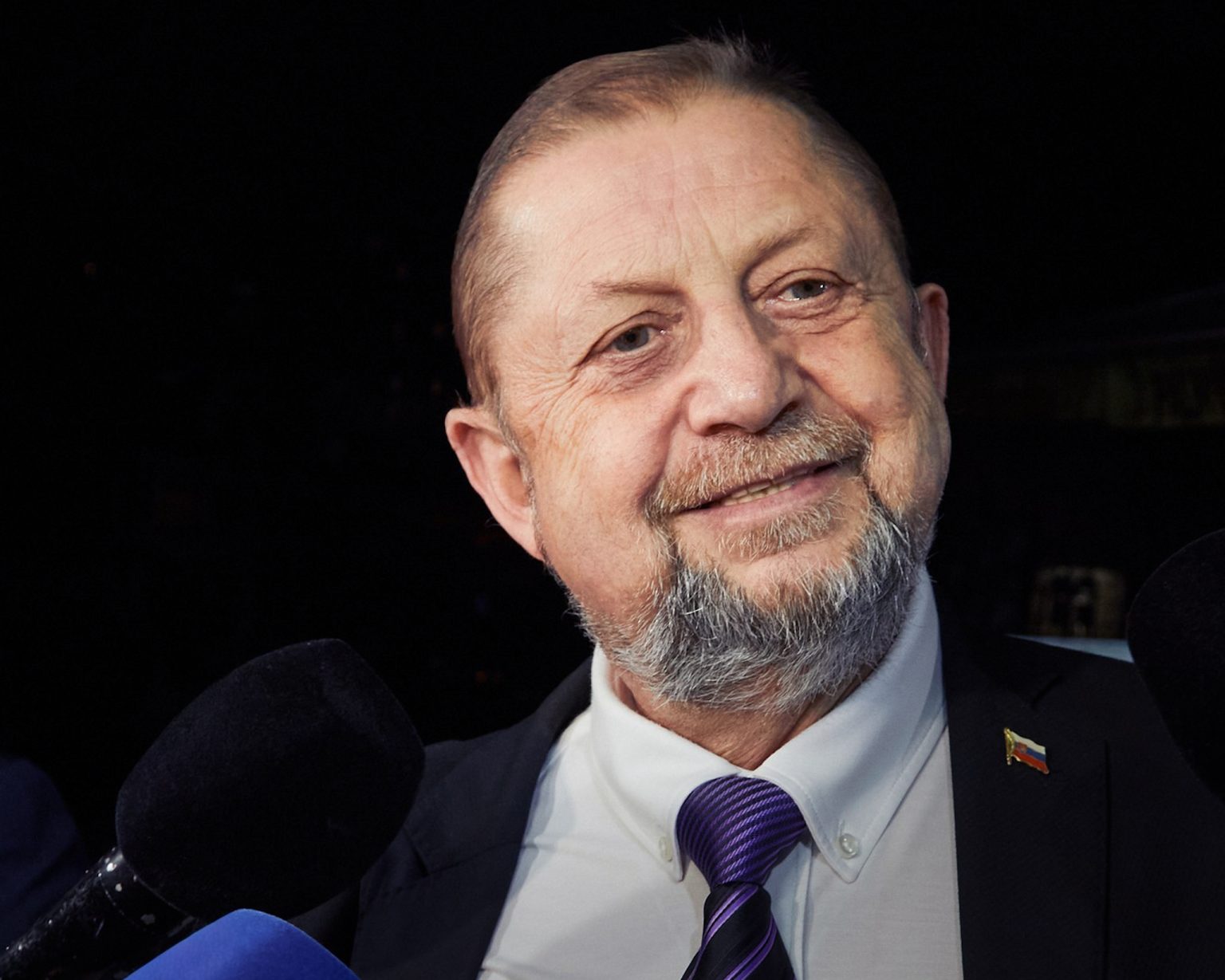 Štefan Harabin prichádza do volebného štábu.
