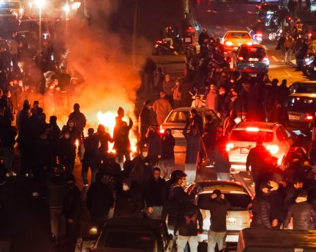 Iran-Revolution: Massive Kritik an ARD, ZDF und ORF – schauen die öffentlich-rechtlichen Sender weg?