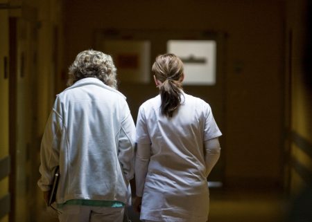 Viac na papieri, menej v peňaženke. Sľubovaný príspevok pre sestry sa mení na sklamanie