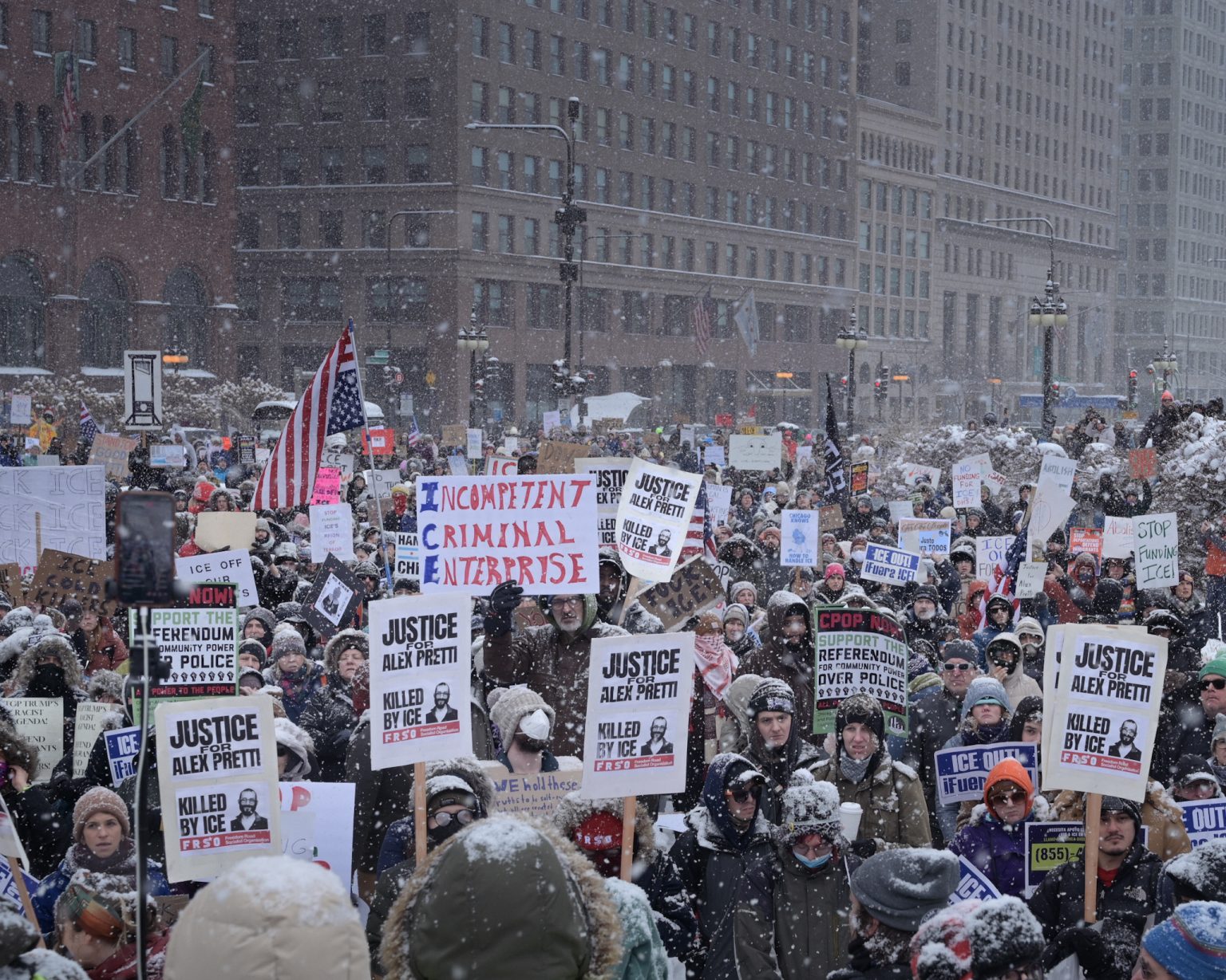Protest in Chicago against the shooting of federal agents in Minneapolis. Photo: Jacek Boczarski/Anadolu via Getty Images