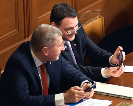 Babiš neplánuje odvolať Macinku pre kauzu SMS správ