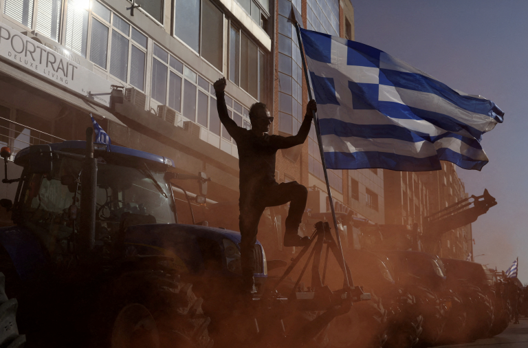 Athens wants to end farmers' blockade, promises cheaper diesel