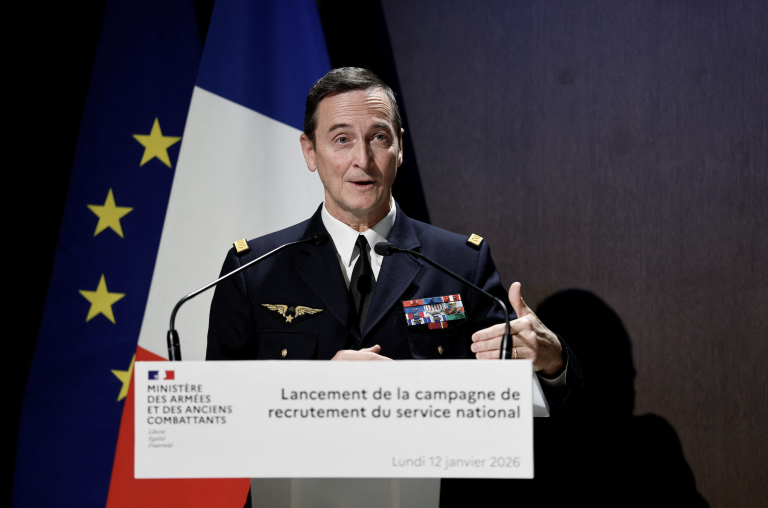 Paríž zavádza dobrovoľnú vojenskú službu pre mladých