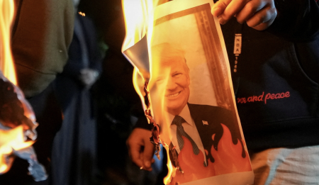 Iran threatens to attack US bases in neighboring countries if the US attacks it