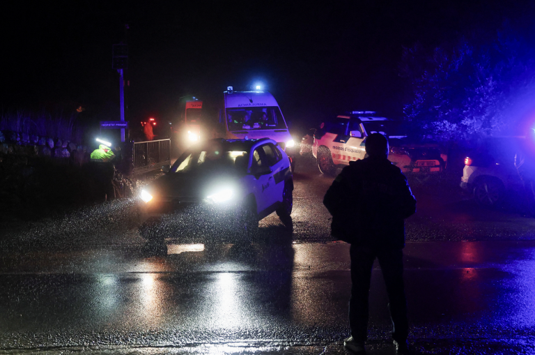 Pre silný dážď sa pri Barcelone vykoľajil vlak, rušňovodič neprežil