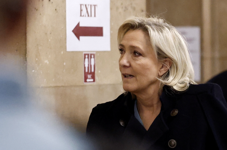 Prosecutors want to confirm ban on Le Pen, presidential candidacy at stake
