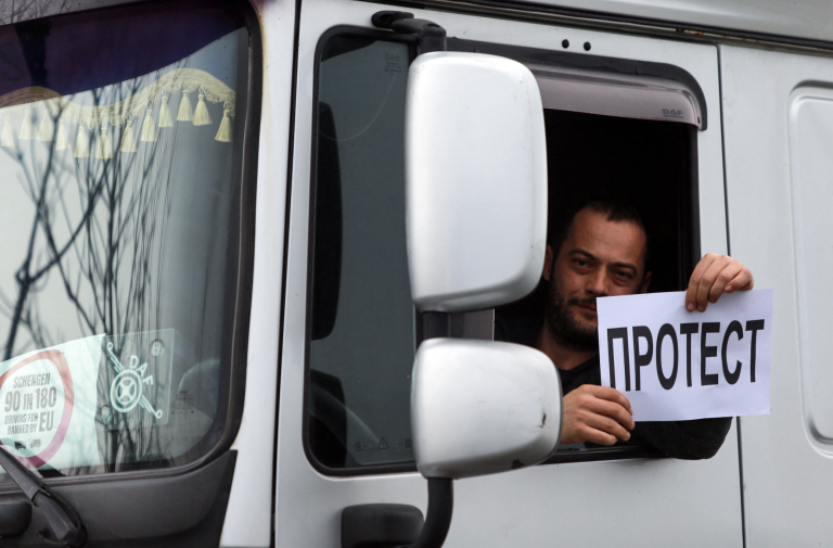 Balkánski kamionisti blokujú hranice pre limity EÚ