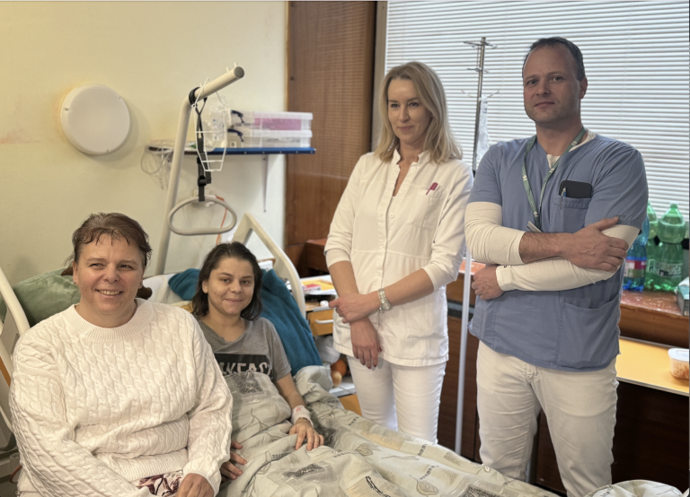 Prvý odber obličky od živého darcu – matka darovala dcére druhýkrát život