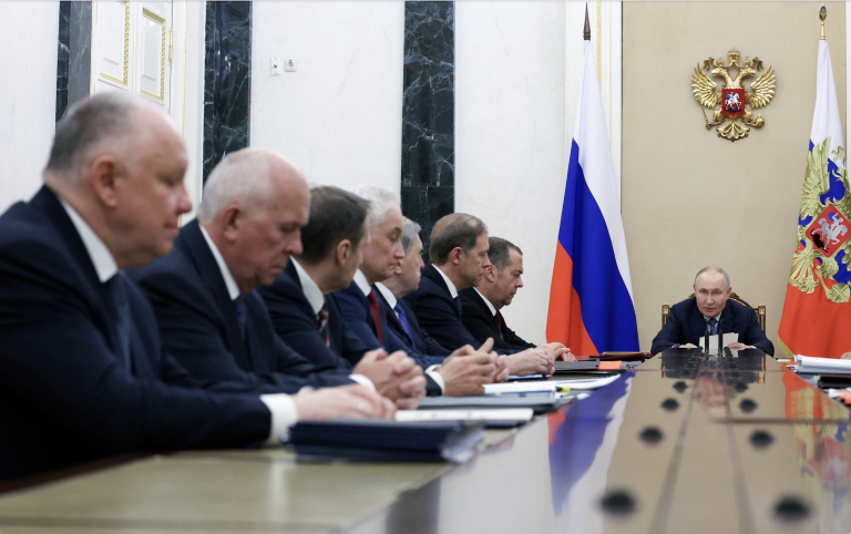 Pokles energetických príjmov môže prehĺbiť ruský deficit