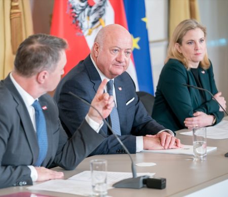 Kritik an Mini-Preisbremse der Koalition: Der Kauf von 156 Kilo Butter erspart 100 Euro