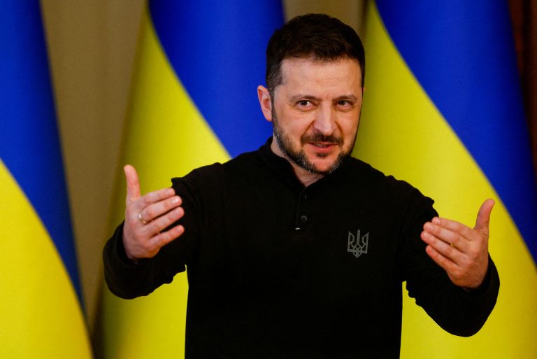 Zelensky warns against the rapid return of men from abroad