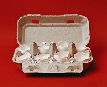 Ein System so fragil wie rohe Eier - Vogelgrippe, Marktlogik und Zeitfaktoren führen zu Knappheit auf dem Eiermarkt