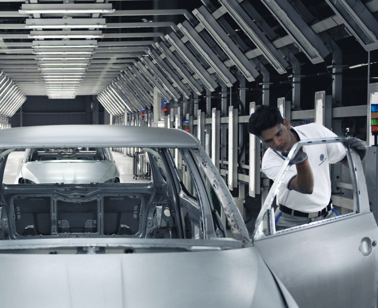 Indian workers working in a car factory. Foto: PAL PILLAI / AFP / AFP / Profimedia