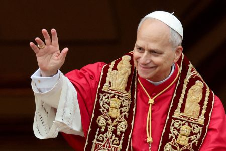Civilians in Ukraine suffer from cold weather, Pope Leo calls for peace