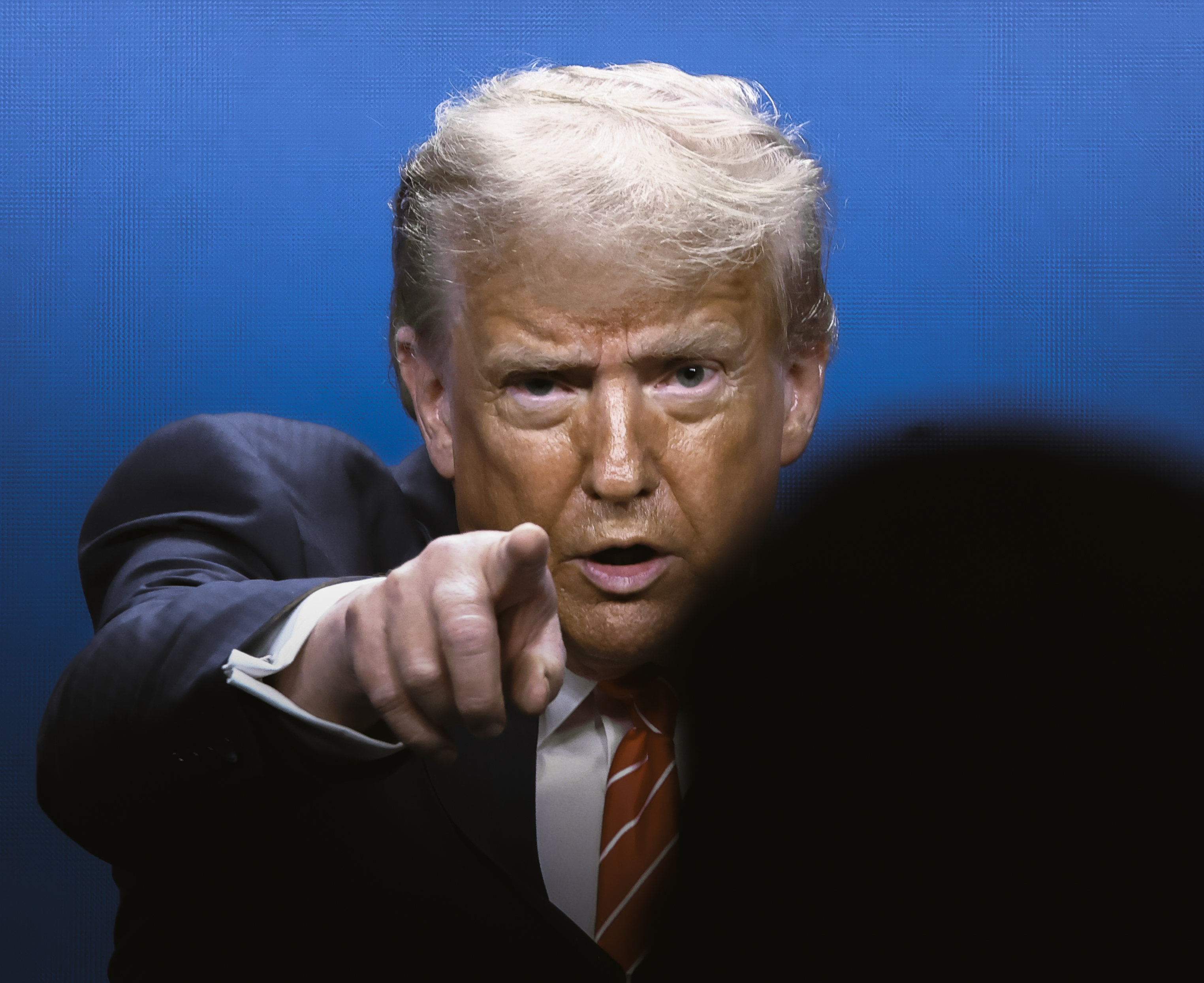 Trump sa chce stretnúť s lídrami svetového biznisu. Do Davosu smeruje aj Putinov emisár