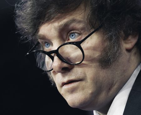 Milei v Davose varoval pred stratou hodnôt. Svet sa však podľa neho začína prebúdzať