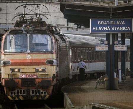 Vlaky od februára jazdia inak. Ubudne reštauračných vozňov, pribudne viacero výluk