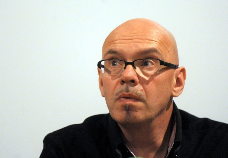 Český minister kultúry mal cestou do práce nehodu, je v nemocnici