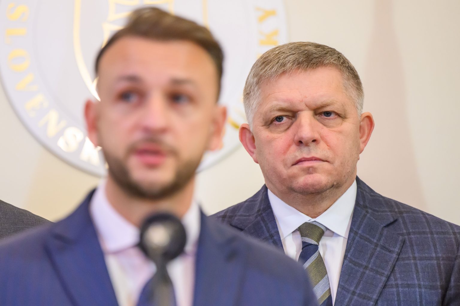 Matúš Šutaj Eštok a Robert Fico. Foto: Jaroslav Novák/TASR