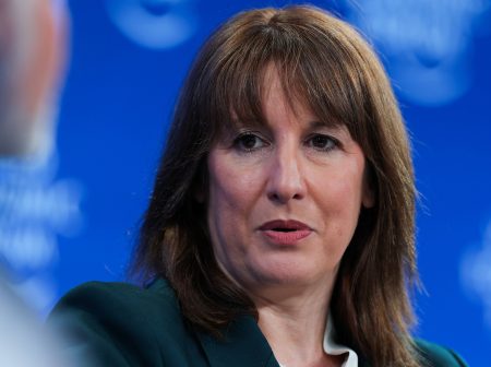 FT: UK Treasury offers up to £100,000 for resignation