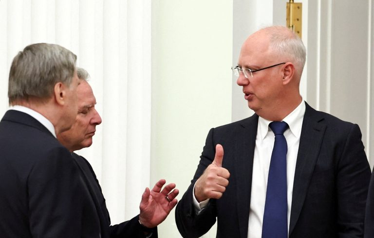 Putin's emissary heads for talks with Americans