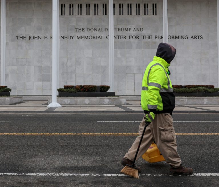 Trump plans to close Kennedy Center for two years