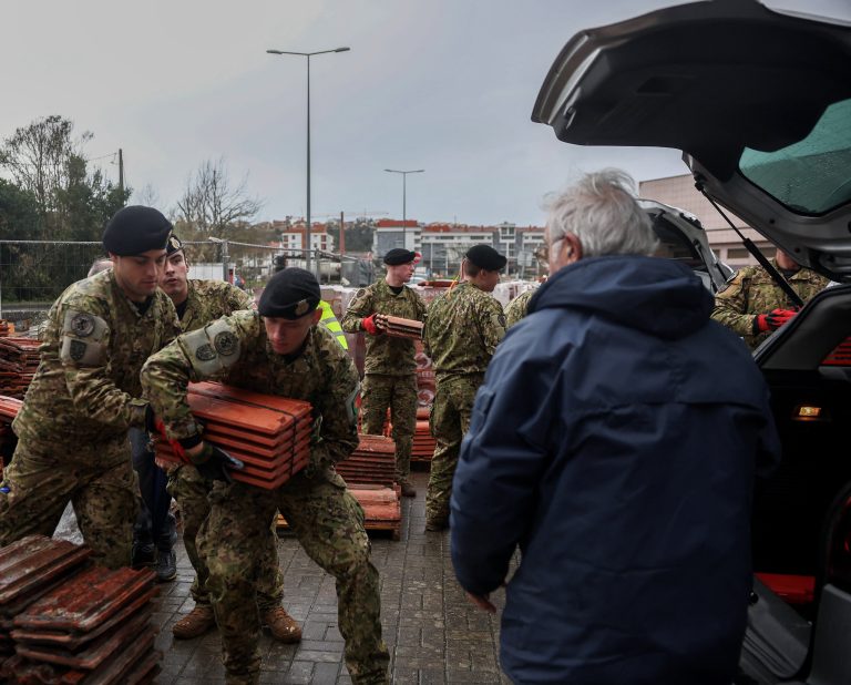 Búrka Kristin napáchala v Portugalsku škody za viac ako štyri miliardy eur