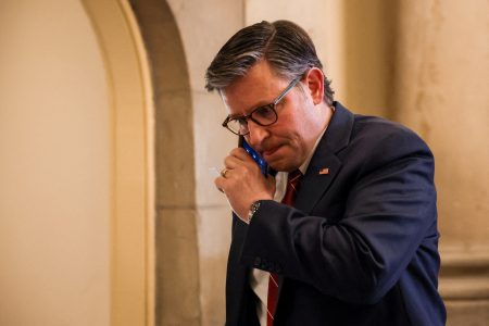 The House of Representatives approved a bill that will end the shutdown in the United States.