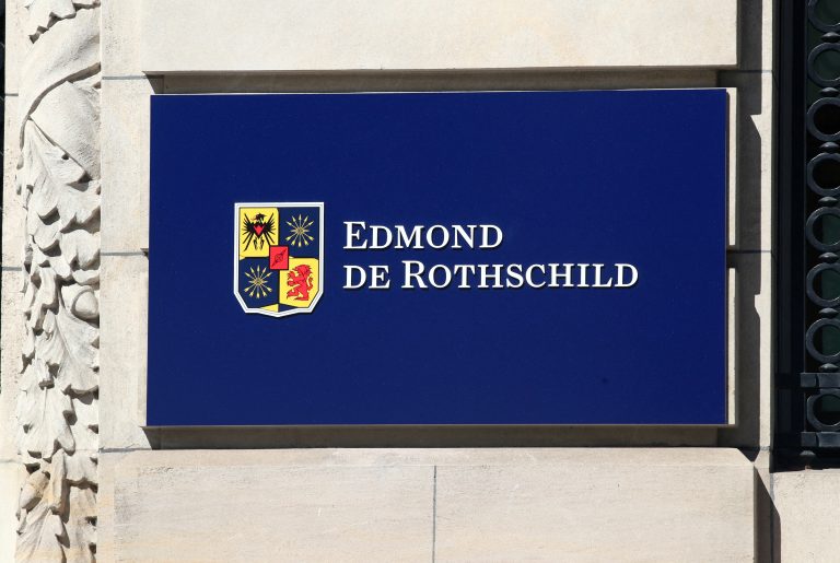 Banka Rothschild preveruje vedenie po zverejnení Epsteinových spisov