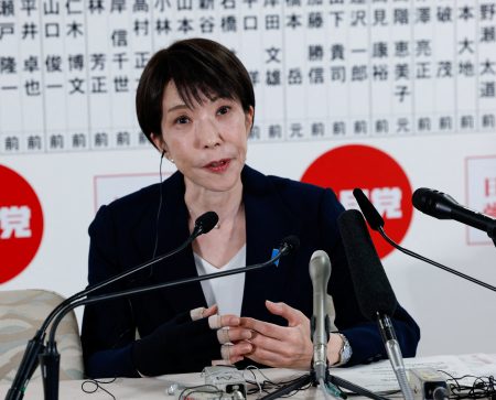 Premiérka Takaičiová chce investičný obrat bez otrasov na trhu