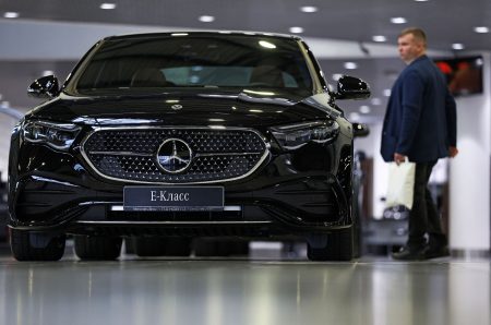 Foreign cars enter Russia via China, data shows