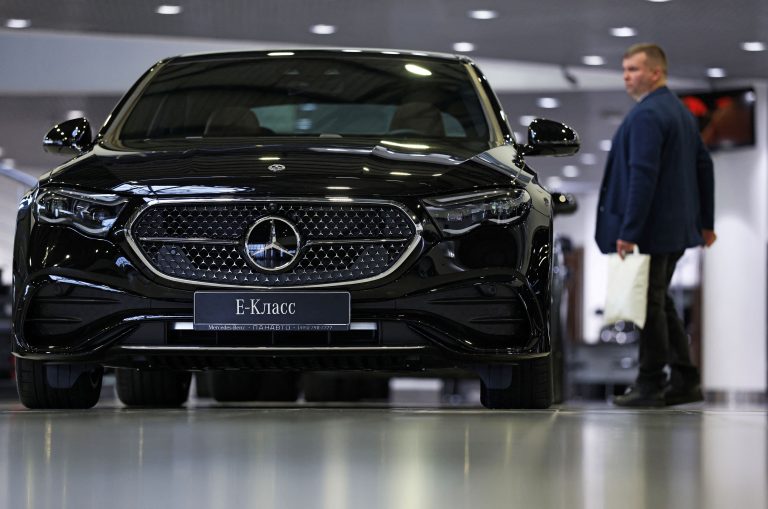 Foreign cars enter Russia via China, data shows