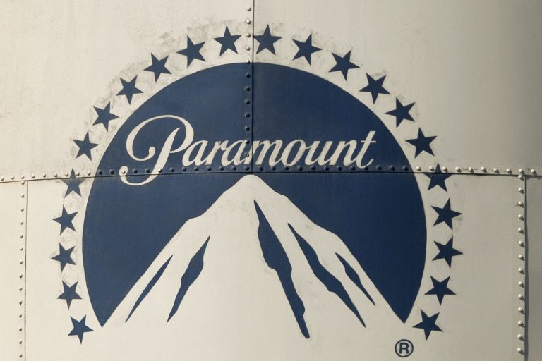 Paramount podpísal s Warner Bros. zmluvu o prevzatí