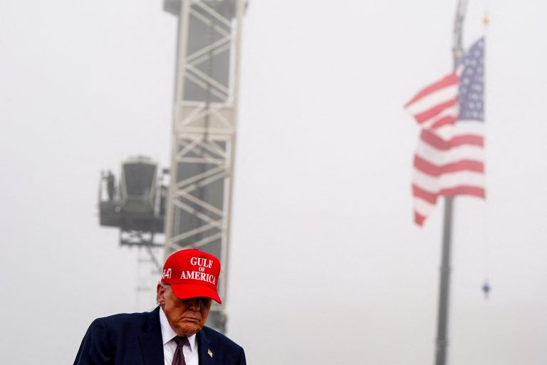 Trump hlási útok na Irán, cieľom je obrana Američanov