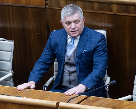 Dvojitý meter, kukurica a stíhačky: Fico v ostrom súboji s moderátorom