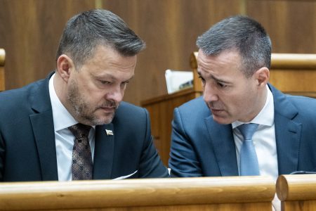 Parlament neodvolal ministrov. Hlas a SNS napokon Migaľa nepodporili