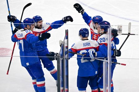 Slovenskí hokejisti vedú po prvej tretine nad Fínskom 1:0