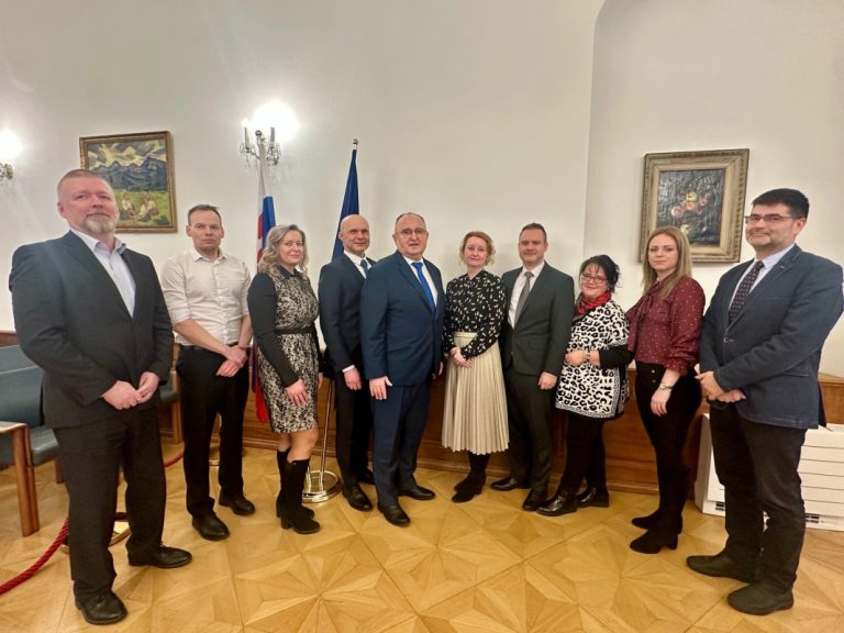 Kučerová a Žovinec zabojujú o miesto v Súdnej rade SR