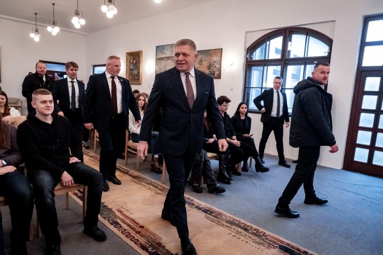 Fico bol za študentmi v Modre, cení si ich zápal a presvedčenie