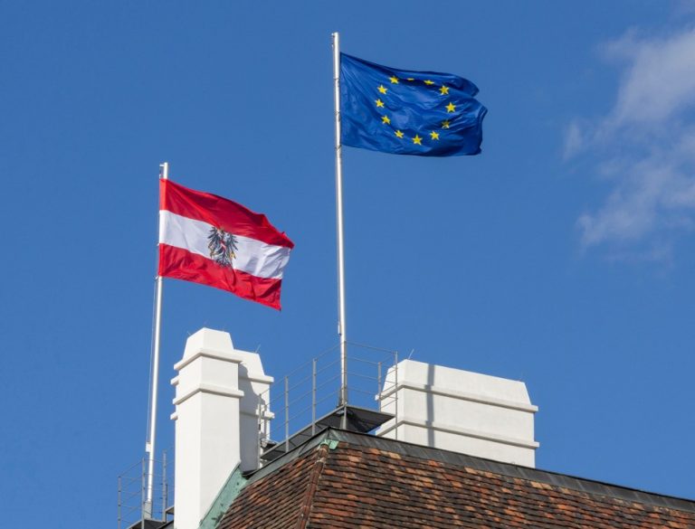 EU-Flagge am Bundeskanzleramt in Wien: Österreich ist Nettozahler im EU-Budget. Foto: Peter Weingartner/APA-Images/Weingartner-Foto