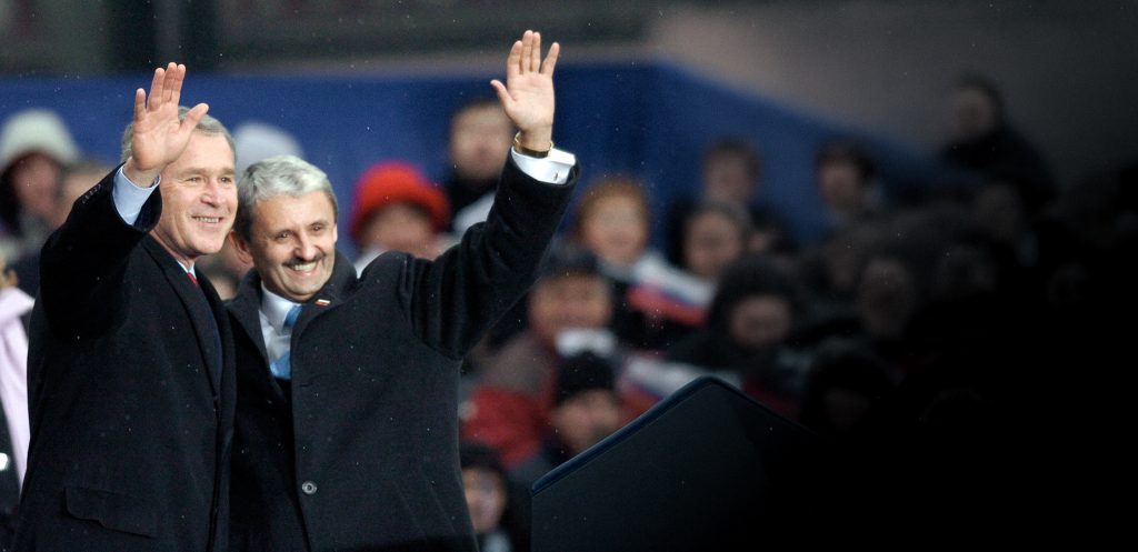 Trump strhol masku americkej bezohľadnej politiky