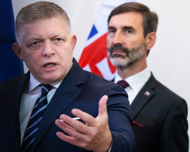 Robert Fico a Juraj Blanár. Foto: Jakub Kotian/TASR
